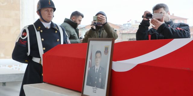 ÇORUM - İzmir'de pompalı tüfekle vurularak öldürülen kişinin cenazesi defnedildi