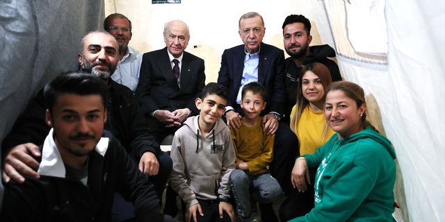 HATAY - Cumhurbaşkanı Erdoğan, Samandağ'da çadır kenti ziyaret etti, depremzedelerle görüştü