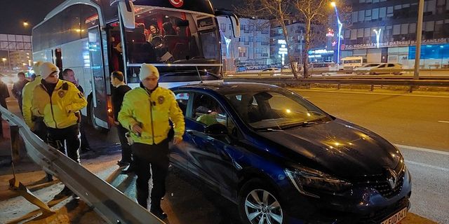 KOCAELİ - Trafikte yol verme tartışmasında 2 kişi bıçakla yaralandı
