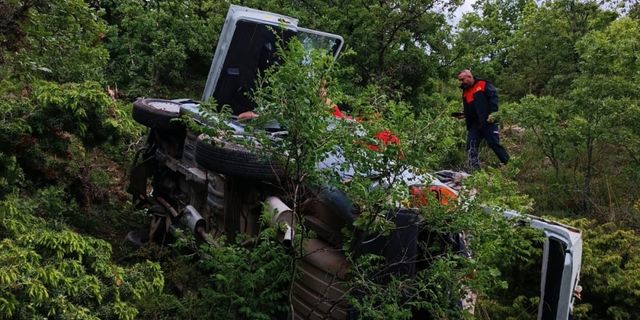 Çorum'da devrilen otomobildeki 2 kişi yaralandı