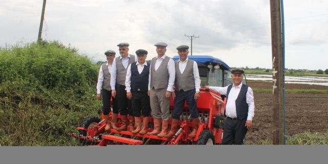 Samsun'un Bafra ilçesinde çeltik tohumu dağıtımı ve ekim töreni yapıldı