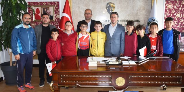 Yakakentli küçük sporcuların voleybol başarısı