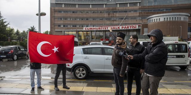 ANKARA - CHP Genel Merkezi önünde parti yönetimine "istifa" çağrısı