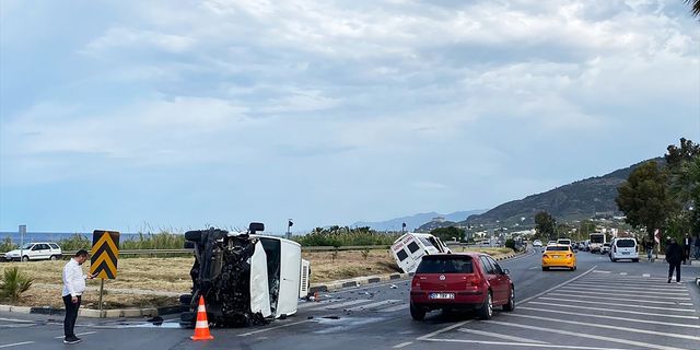 ANTALYA - Alanya'da iki aracın çarpıştığı kazada 9 kişi yaralandı