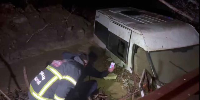 KIRIKKALE - Sele kapılan minibüsteki 6 işçi kurtarıldı