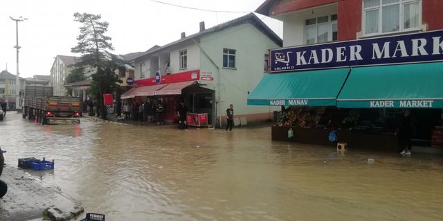 GÜNCELLEME - Kastamonu'nun Pınarbaşı ilçesinde sağanak su baskınlarına neden oldu