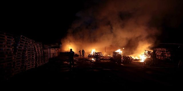 BURSA - Palet imalathanesinde çıkan yangın kontrol altına alındı