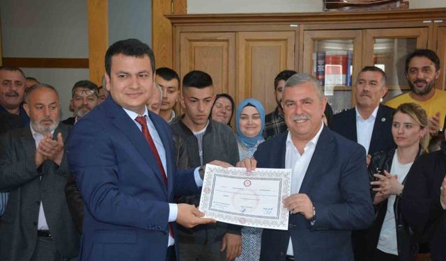 AK Parti’li Nazım Maviş 3. kez mazbatasını aldı