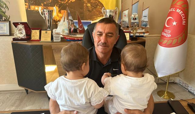 Başkan Üçüncüoğlu doğum gününü ikiz torunlarıyla kutladı