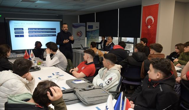 Öğrencilere ‘Dijital Beceriler Eğitimi’