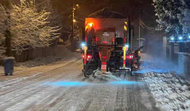 SAKARYA - Kocaali-Hendek yolu yoğun kar nedeniyle ulaşıma kapatıldı