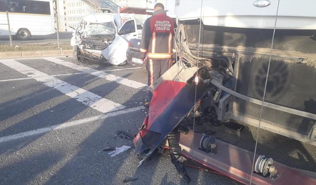 MALATYA - Trafik kazasında 1 kişi öldü, 2 kişi yaralandı