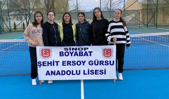 Boyabatlı tenisçiler Türkiye şampiyonasına katılacak