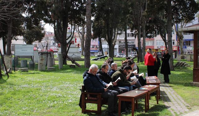 Sinop'ta ney eşliğinde kitap okuma etkinliği