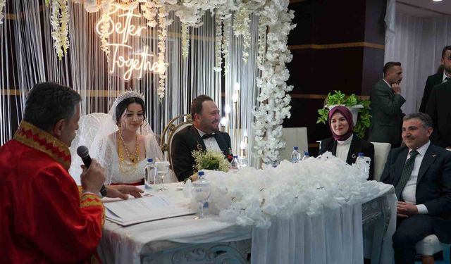 Aile ve Sosyal Hizmetler Bakanı Göktaş, Şırnak’ta Sidar çiftinin nikah şahitliğini yaptı
