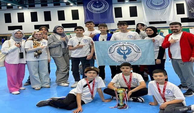 Kütahya Diriliş Spor Kulübü okçularından Türkiye üçüncülüğü