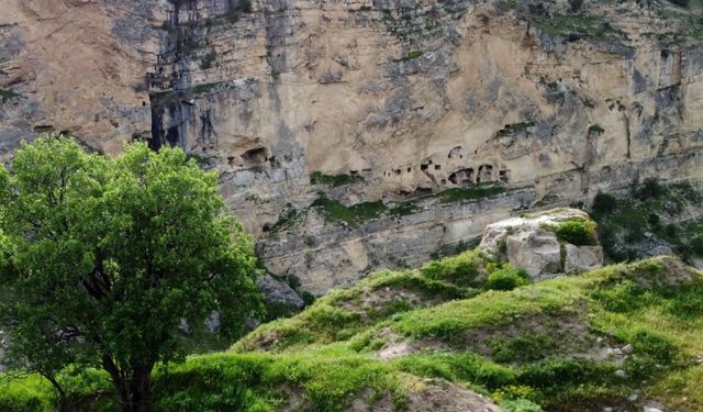 Tunceli’de Urartu mağaralarının bilinmeyenlerini halk hafızası yaşatıyor
