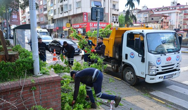 Trabzon'da fırtına nedeniyle 35 olay meydana geldi