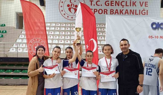 Ahmetli Gazi Ortaokulu sporcuları Türkiye 2’ncisi oldu