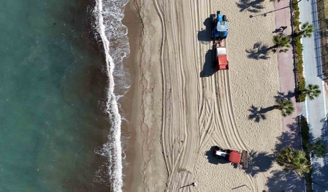 Büyükşehir Belediyesi, Kuşadası’nın sahillerini yaz sezonuna hazırlıyor
