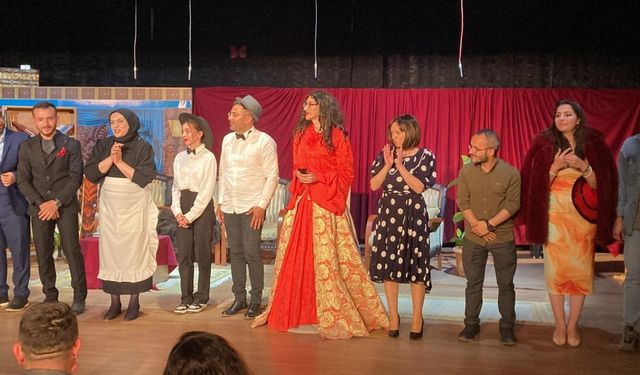 Erzincan’da “İhtiyar Kız” isimli komedi oyunu sahnelendi