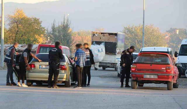 Erzincan’da toplam 18 yıl kesinleşmiş hapis cezası bulunan 15 aranan şahıs yakalandı