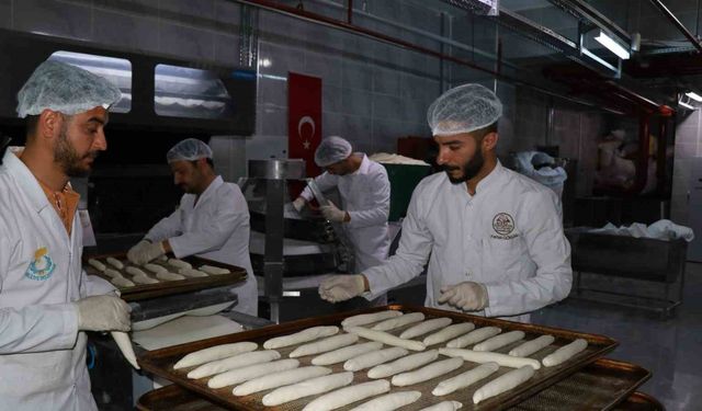 Haliliye Belediyesi ürettiği ekmekleri sofralara ulaştırıyor