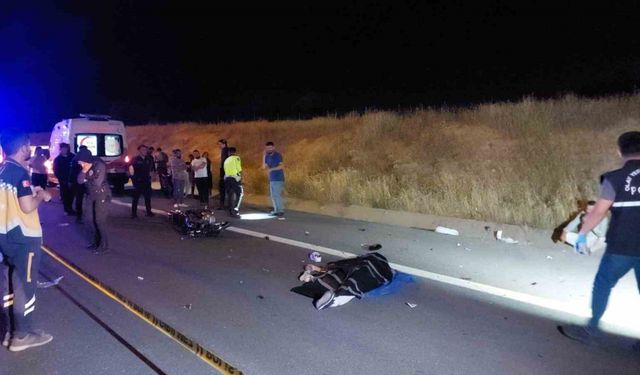 İki motosiklet çarpıştı, 2 sürücü de hayatını kaybetti