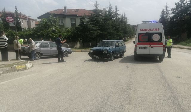 Isparta’da iki otomobil çarpıştı: 2 yaralı