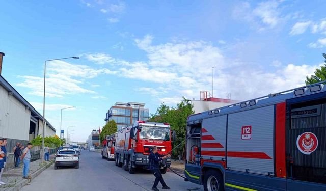 İzmir’de tekstil fabrikasındaki yangın söndürüldü