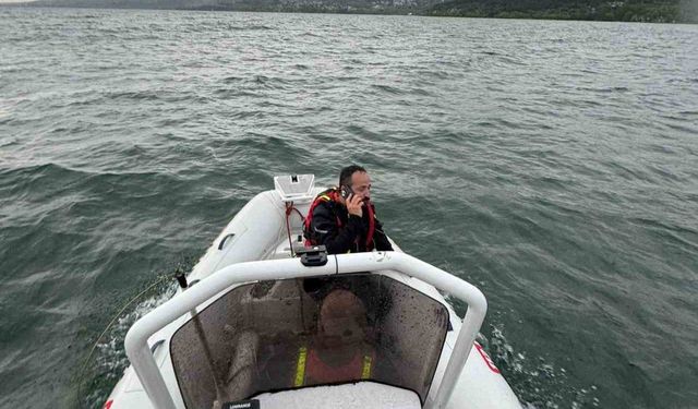 Sapanca Gölü’nde mahsur kalan 2 kişi AFAD ekiplerince kurtarıldı