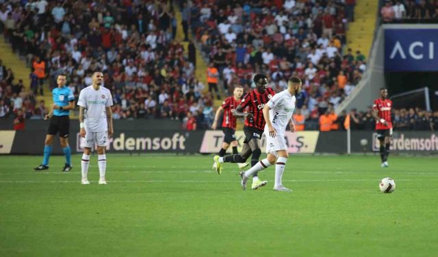 Trendyol Süper Lig: Gaziantep FK: 0 - Fatih Karagümrük: 0 (İlk yarı)