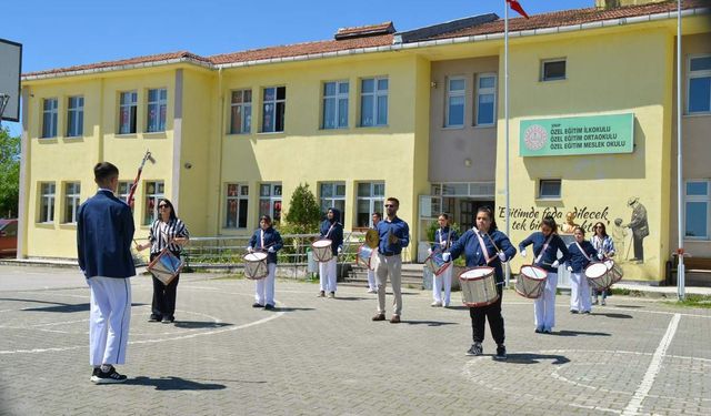Sinoplu özel öğrencilerin bando takımı beğeni topladı