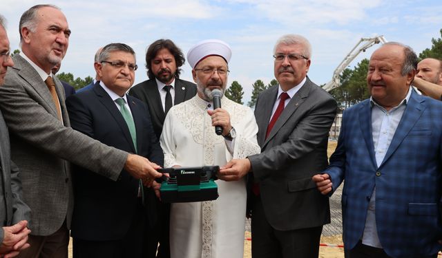 Diyanet İşleri Başkanı Erbaş: "Camisiz camia olmaz"