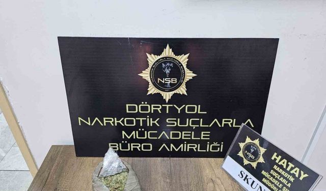 Motosikletli şahsın aracından ve üstünden 595 gram skunk çıktı