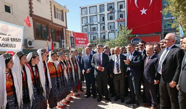 Bakan Tekin, Besni Eğitim Bayramı’na katıldı