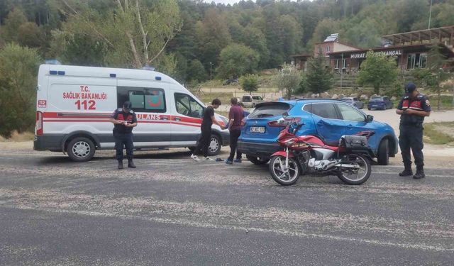 Domaniç’te otomobil ile motosiklet çarpıştı: 1 yaralı