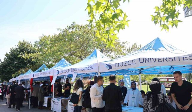 Düzce Üniversitesi öğrenci toplulukları tanıtım günleri başladı