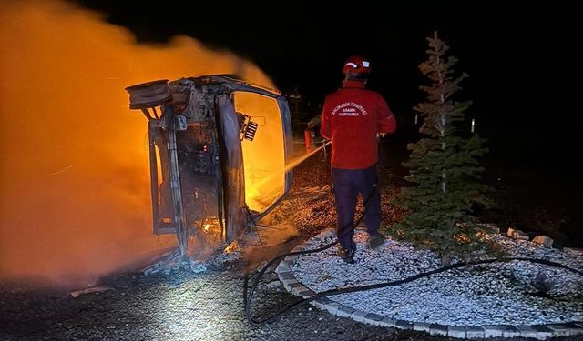 Havran’da sürücü yanan araçtan canını zor kurtardı