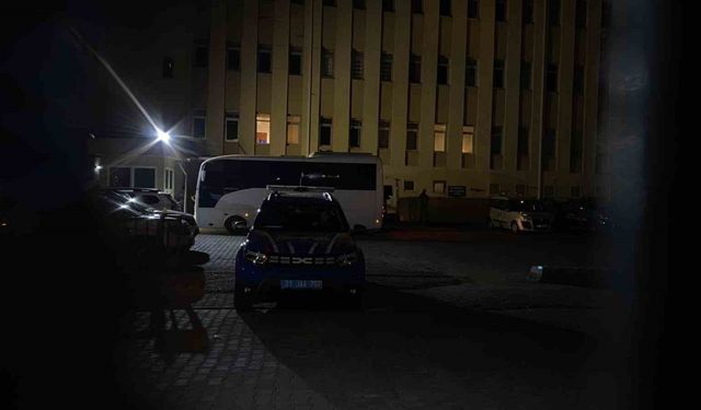 Narin Güran cinayetinde serbest bırakılanlar jandarma eşliğinde adliyeden çıktı