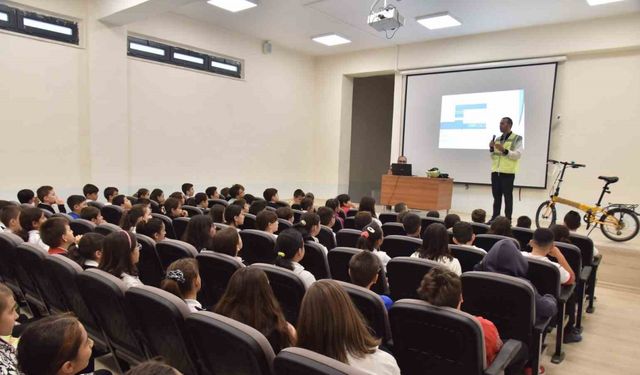 Okullarda Temel Trafik ve Bisiklet Kültürü semineri veridi