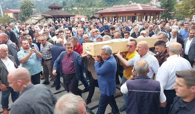 Okulun 4. katından merdiven boşluğuna düşen kız çocuğu son yolculuğuna uğurlandı