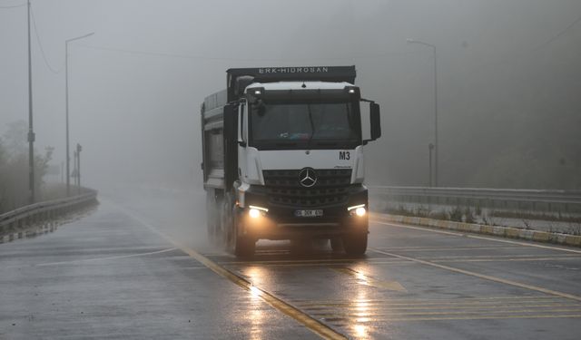 Bolu Dağı'nda sis ve sağanak etkili oldu