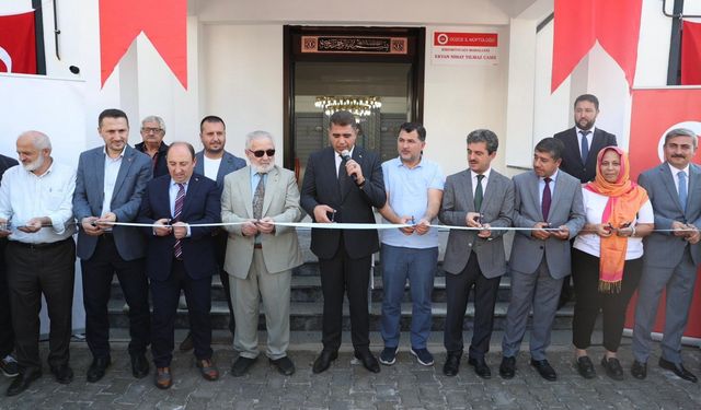 Düzce'de depremde hasar gören cami yeniden yaptırılarak ibadete açıldı