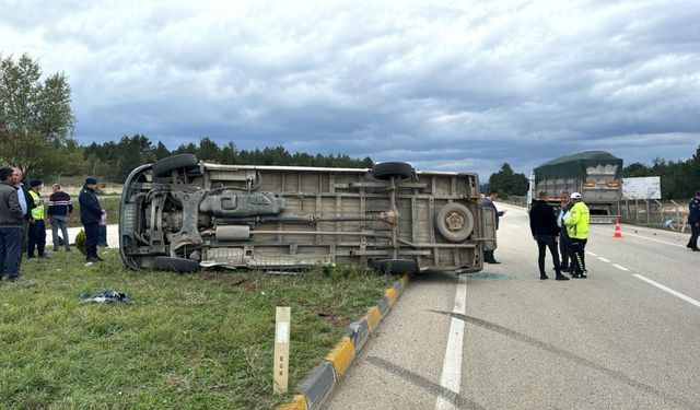 Kastamonu'da okul servisi ile tırın çarpışması sonucu 12'si öğrenci 13 kişi yaralandı