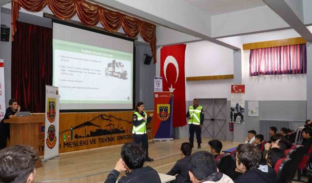 Jandarma’dan öğrencilere ’Uygulamalı Trafik Güvenliği Eğitimi’