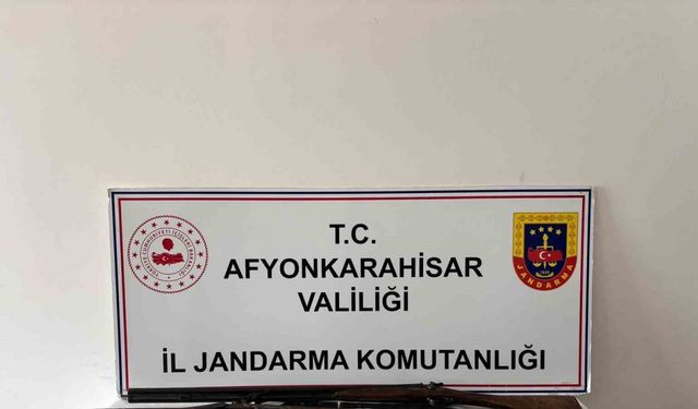 Kaçak silah satışı yapmaya hazırlanırken jandarmaya yakalandı