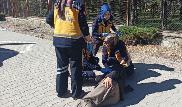 Konya’da kaldırıma çarpan motosiklet devrildi: 2 yaralı