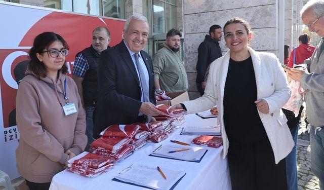 Nilüfer Atatürk posterleriyle donanıyor