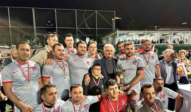 Sağlıklı kalpler sezonu futbol turnuvasında efsaneler sahada